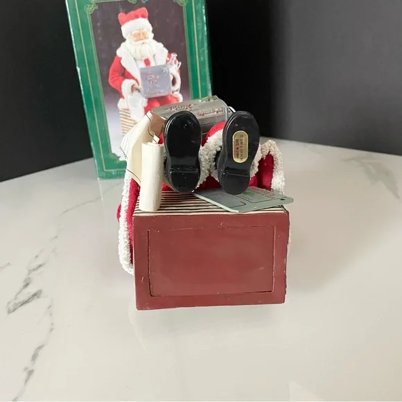 The New Millenium Santa - Computer Working Santa - Fabriche by Kurt Adler - Picture 12 of 12